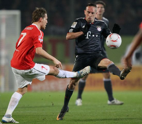 快船126-113击败尼克斯，伦纳德伤情堪忧，哈登赛后言论成为焦点.